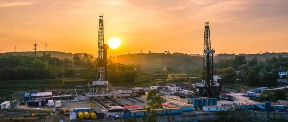 近些年來,由于相關(guān)部門堅持不懈地努力,石油化工關(guān)鍵設(shè)備研制取得重大進展乙烯裂解爐、壓力達7